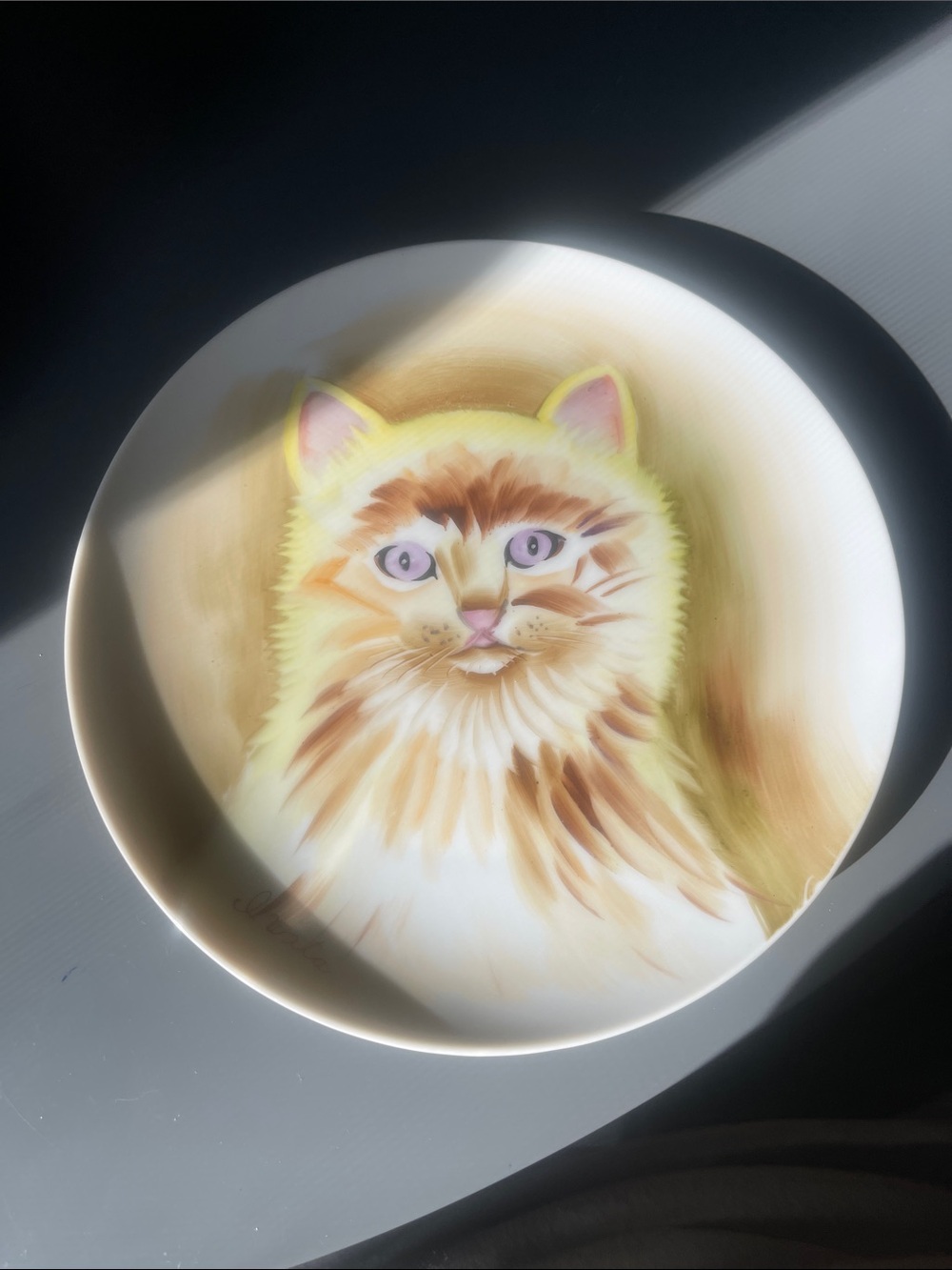Vintage Hand-Painted Cream & Brown Ceramic Cat 7” plate w/violet eyed Cat Motif
